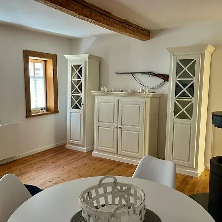 Altstadtwohnung Mit Flair, 2 Zimmer, Kueche, Bad, Kamin, 50 Qm Appartamento