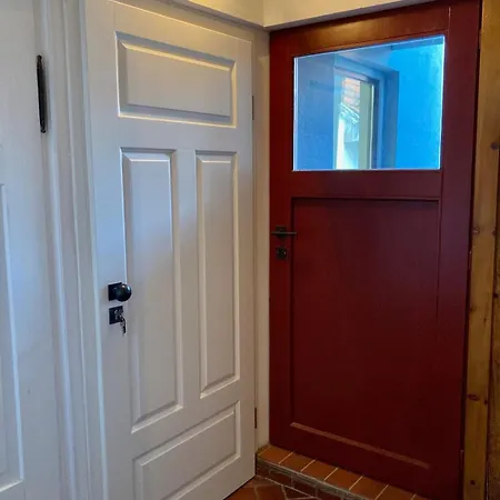 Altstadtwohnung Mit Flair, 2 Zimmer, Kueche, Bad, Kamin, 50 Qm Arnstadt