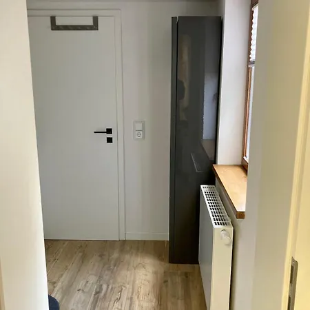 Altstadtwohnung Mit Flair, 2 Zimmer, Kueche, Bad, Kamin, 50 Qm Arnstadt
