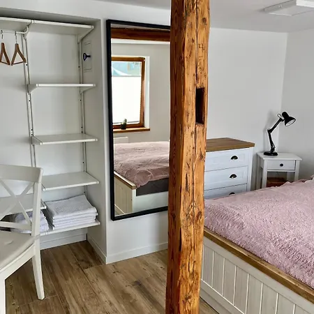 Altstadtwohnung Mit Flair, 2 Zimmer, Kueche, Bad, Kamin, 50 Qm * Arnstadt
