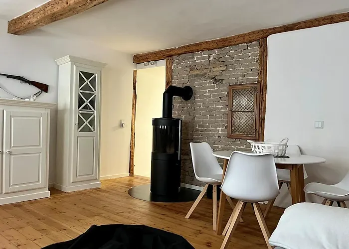 Daire Altstadtwohnung Mit Flair, 2 Zimmer, Kueche, Bad, Kamin, 50 Qm Arnstadt