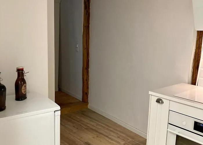 Altstadtwohnung Mit Flair, 2 Zimmer, Kueche, Bad, Kamin, 50 Qm *