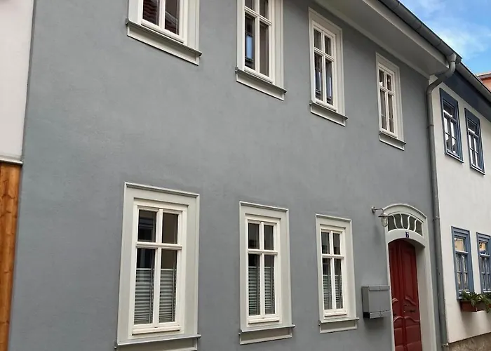 Altstadtwohnung Mit Flair, 2 Zimmer, Kueche, Bad, Kamin, 50 Qm Arnstadt