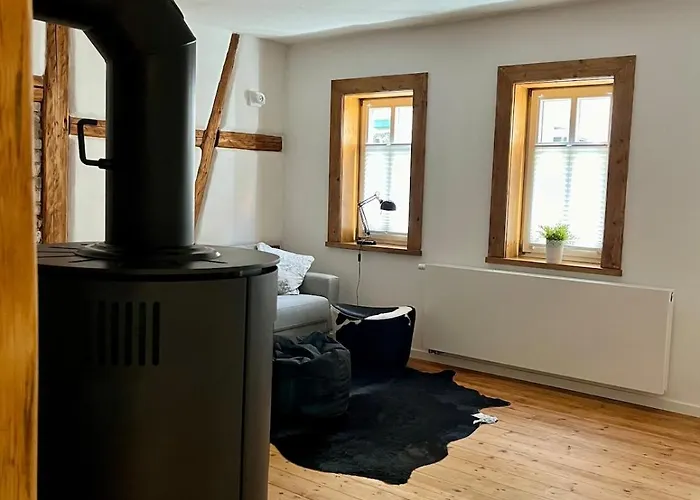 Altstadtwohnung Mit Flair, 2 Zimmer, Kueche, Bad, Kamin, 50 Qm Daire
