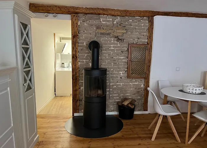 Daire Altstadtwohnung Mit Flair, 2 Zimmer, Kueche, Bad, Kamin, 50 Qm Arnstadt