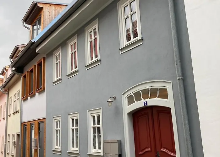 Altstadtwohnung Mit Flair, 2 Zimmer, Kueche, Bad, Kamin, 50 Qm Arnstadt
