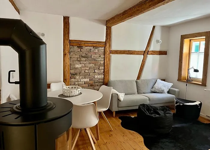 Altstadtwohnung Mit Flair, 2 Zimmer, Kueche, Bad, Kamin, 50 Qm