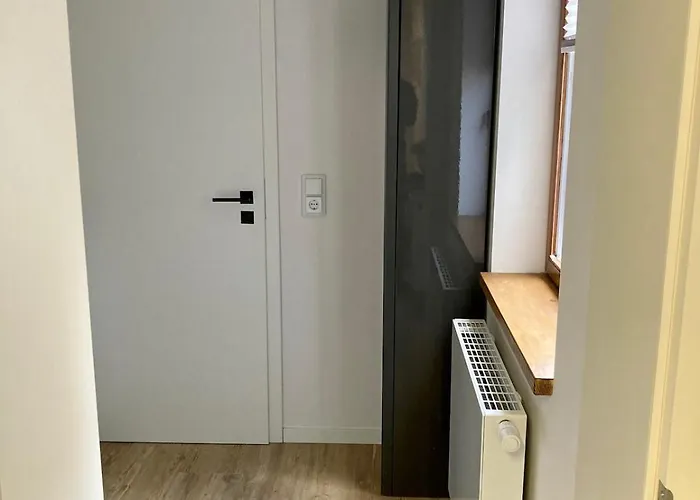Altstadtwohnung Mit Flair, 2 Zimmer, Kueche, Bad, Kamin, 50 Qm Arnstadt
