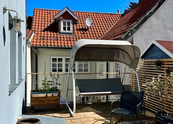 Altstadtwohnung Mit Flair, 2 Zimmer, Kueche, Bad, Kamin, 50 Qm *